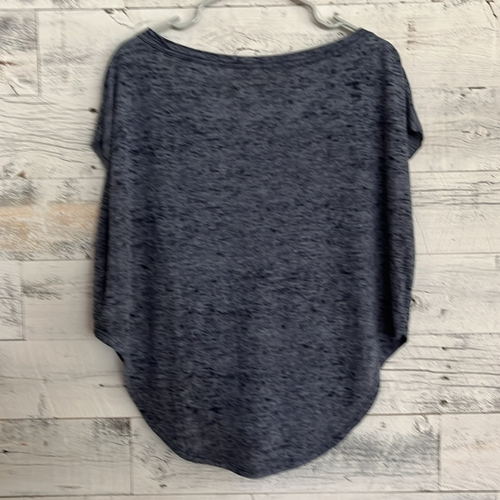 Hollister women’s t-shirt. Size M/L - Picture 3 of 5